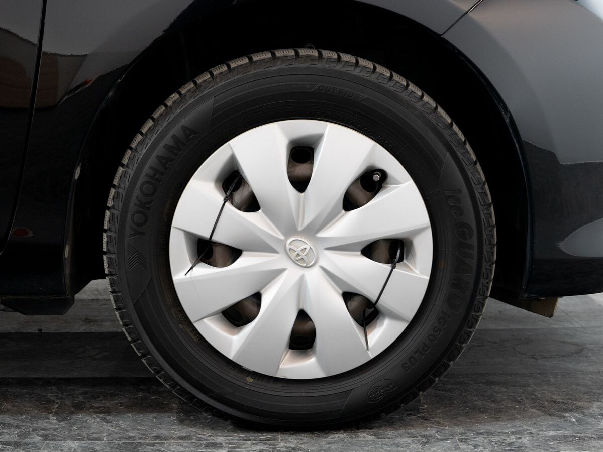 Toyota Vitz 2011 - фото автомобиля