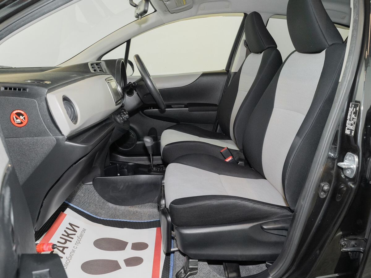 Toyota Vitz 2011 - фото автомобиля