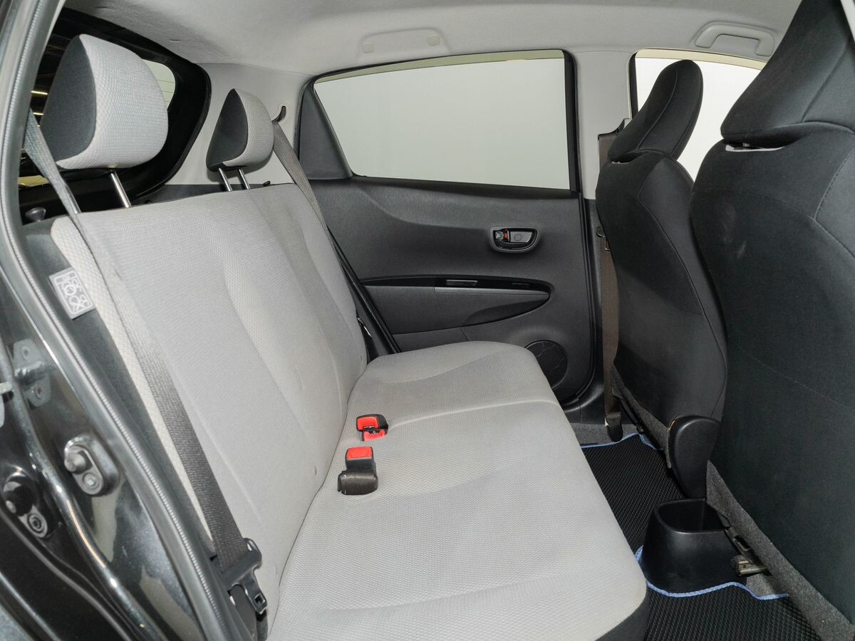 Toyota Vitz 2011 - фото автомобиля