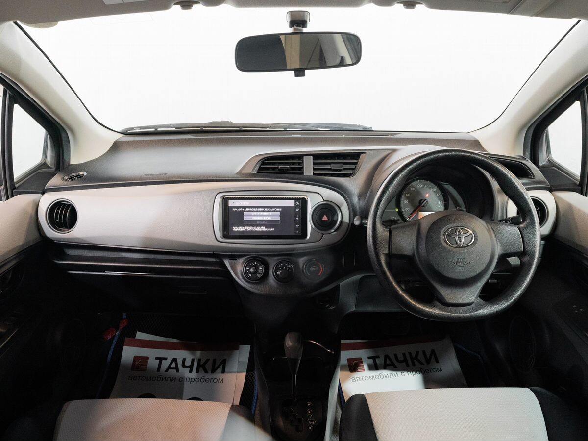 Toyota Vitz 2011 - фото автомобиля