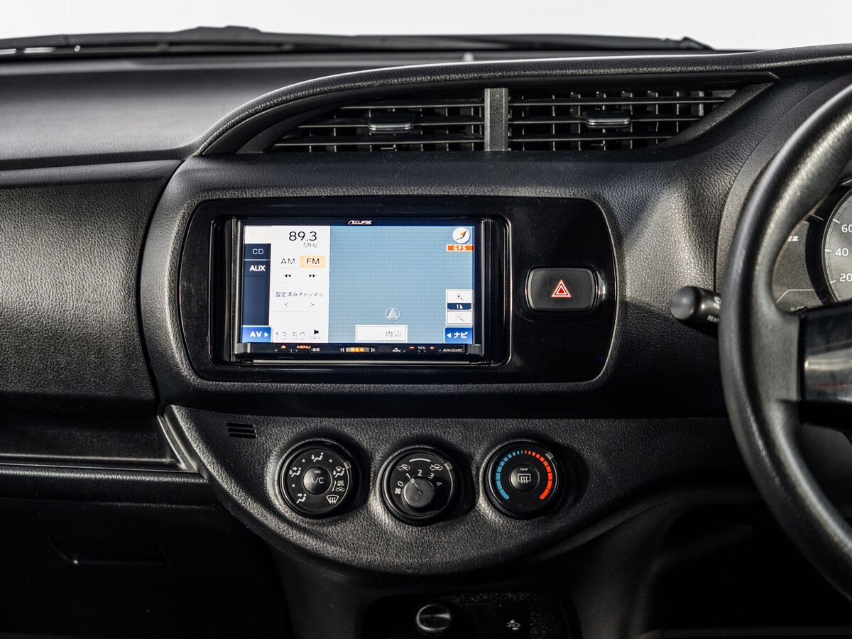 Toyota Vitz 2018 - фото автомобиля