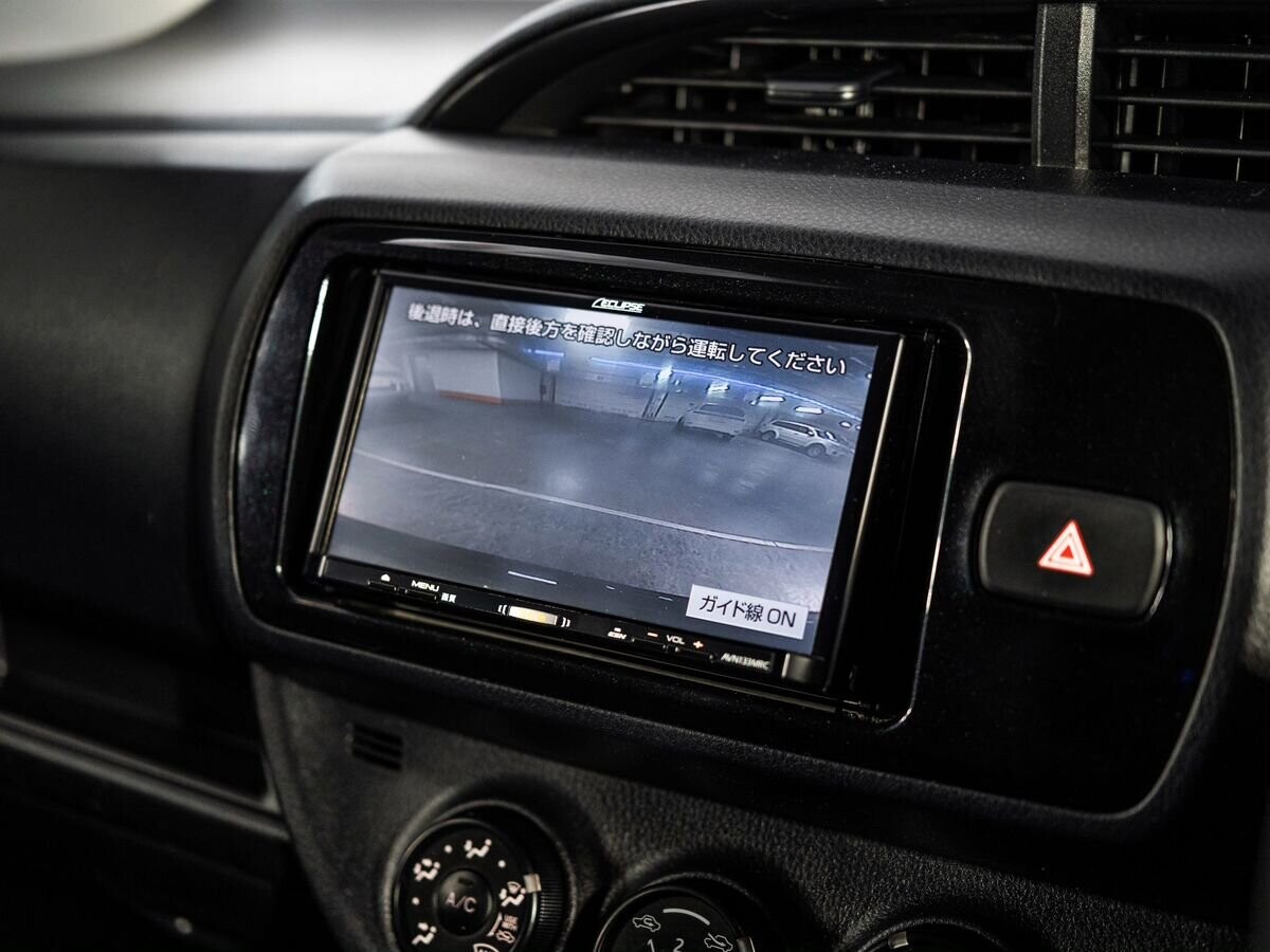 Toyota Vitz 2018 - фото автомобиля