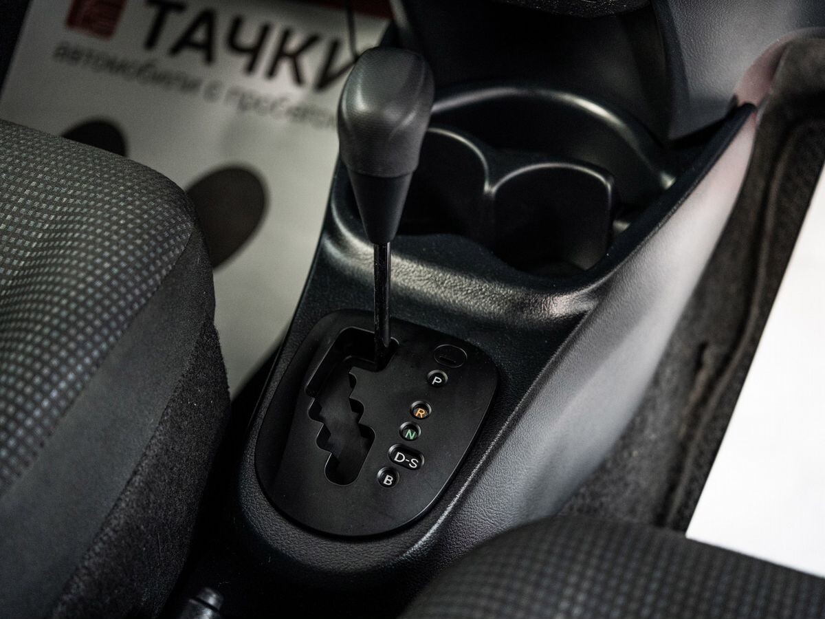 Toyota Vitz 2018 - фото автомобиля