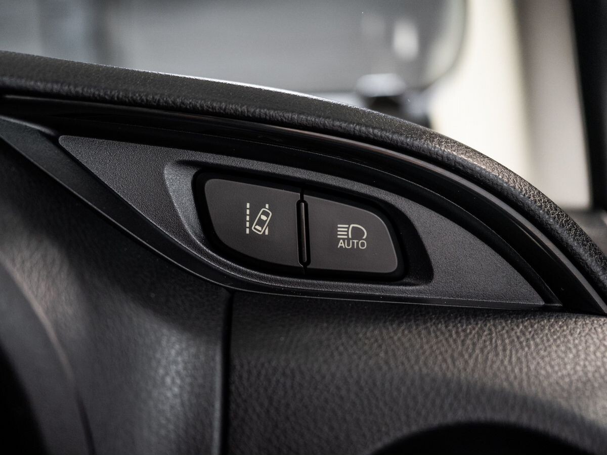 Toyota Vitz 2018 - фото автомобиля