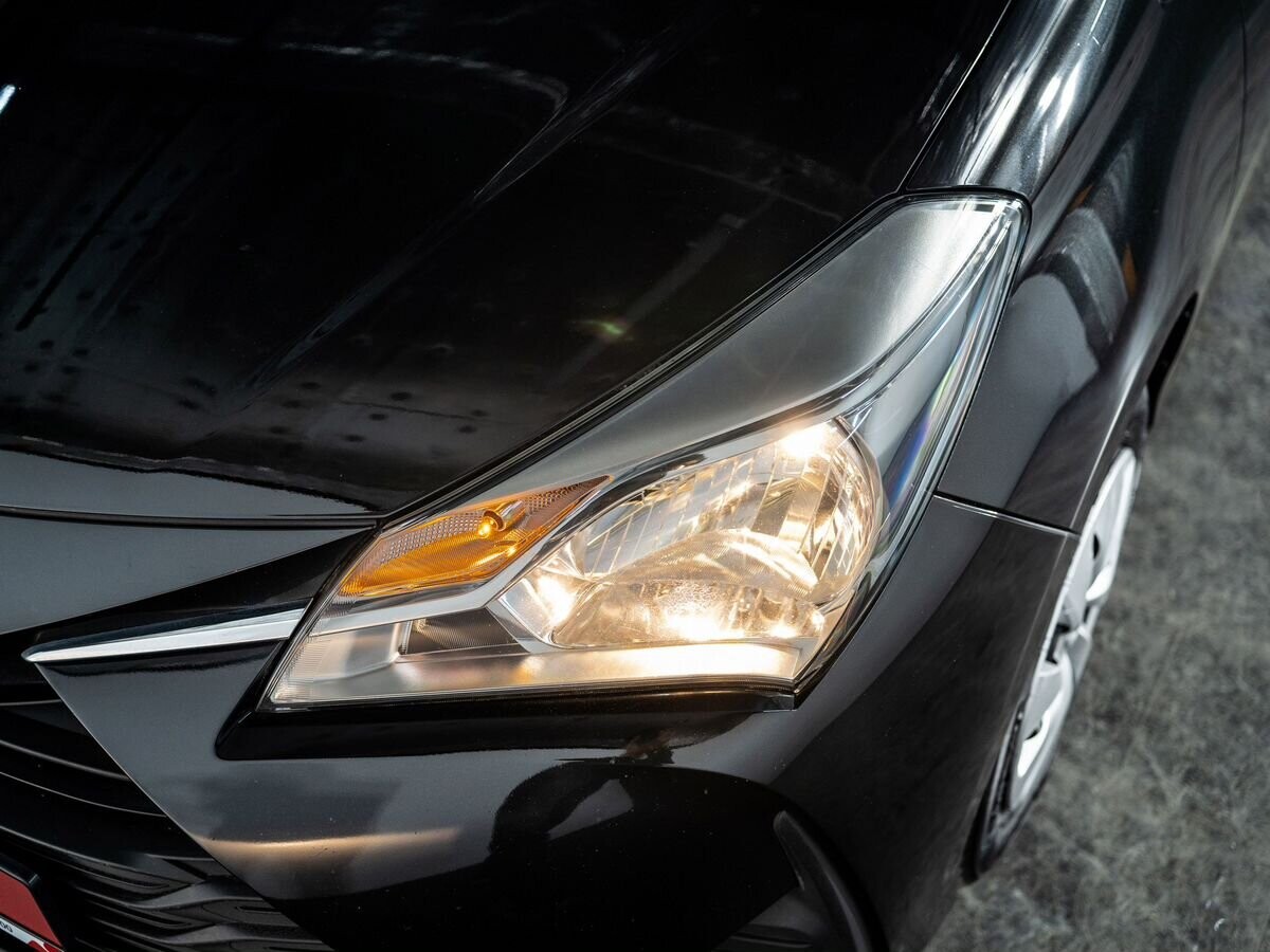 Toyota Vitz 2018 - фото автомобиля