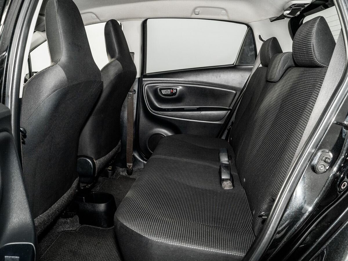 Toyota Vitz 2018 - фото автомобиля