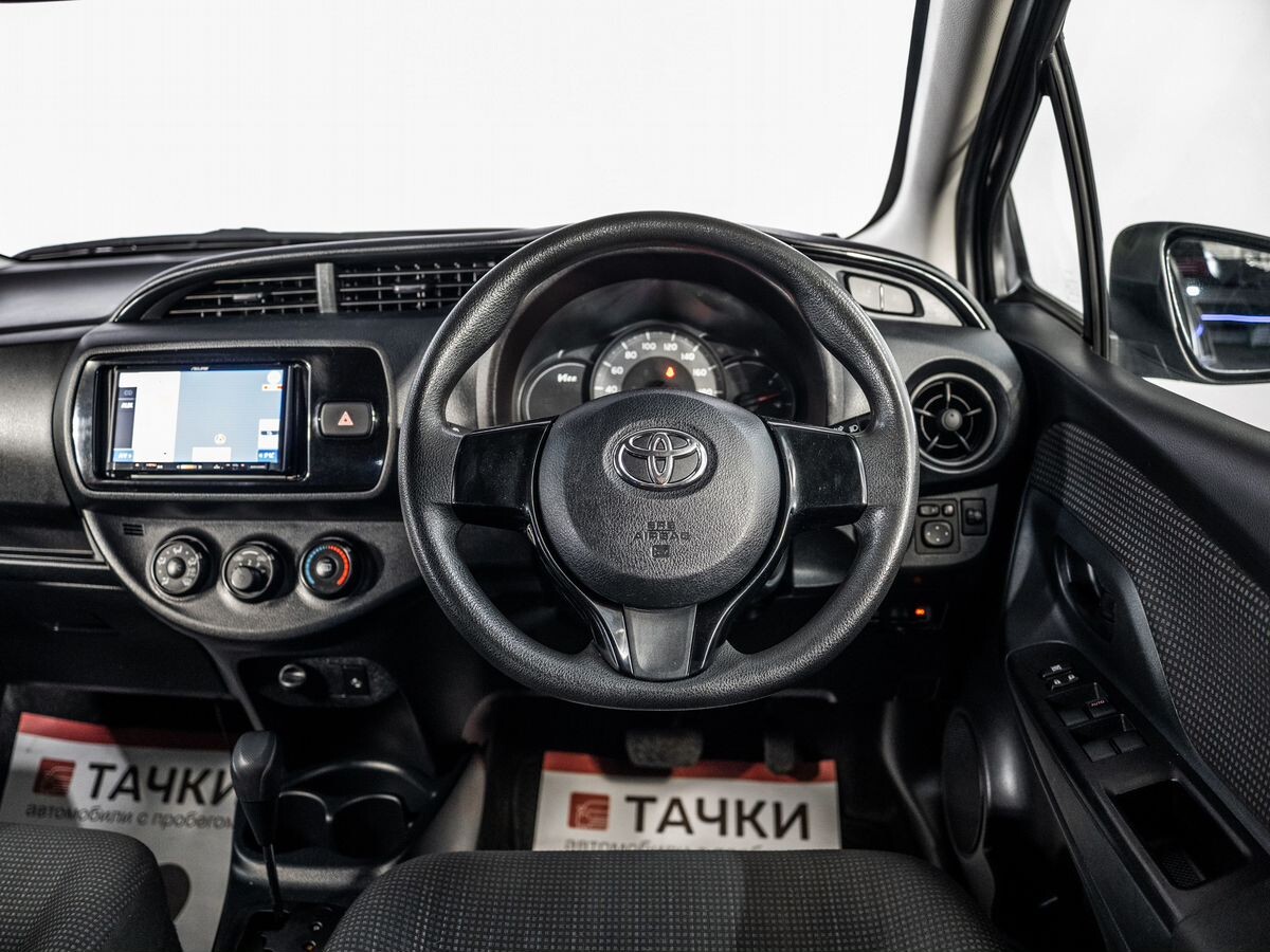 Toyota Vitz 2018 - фото автомобиля
