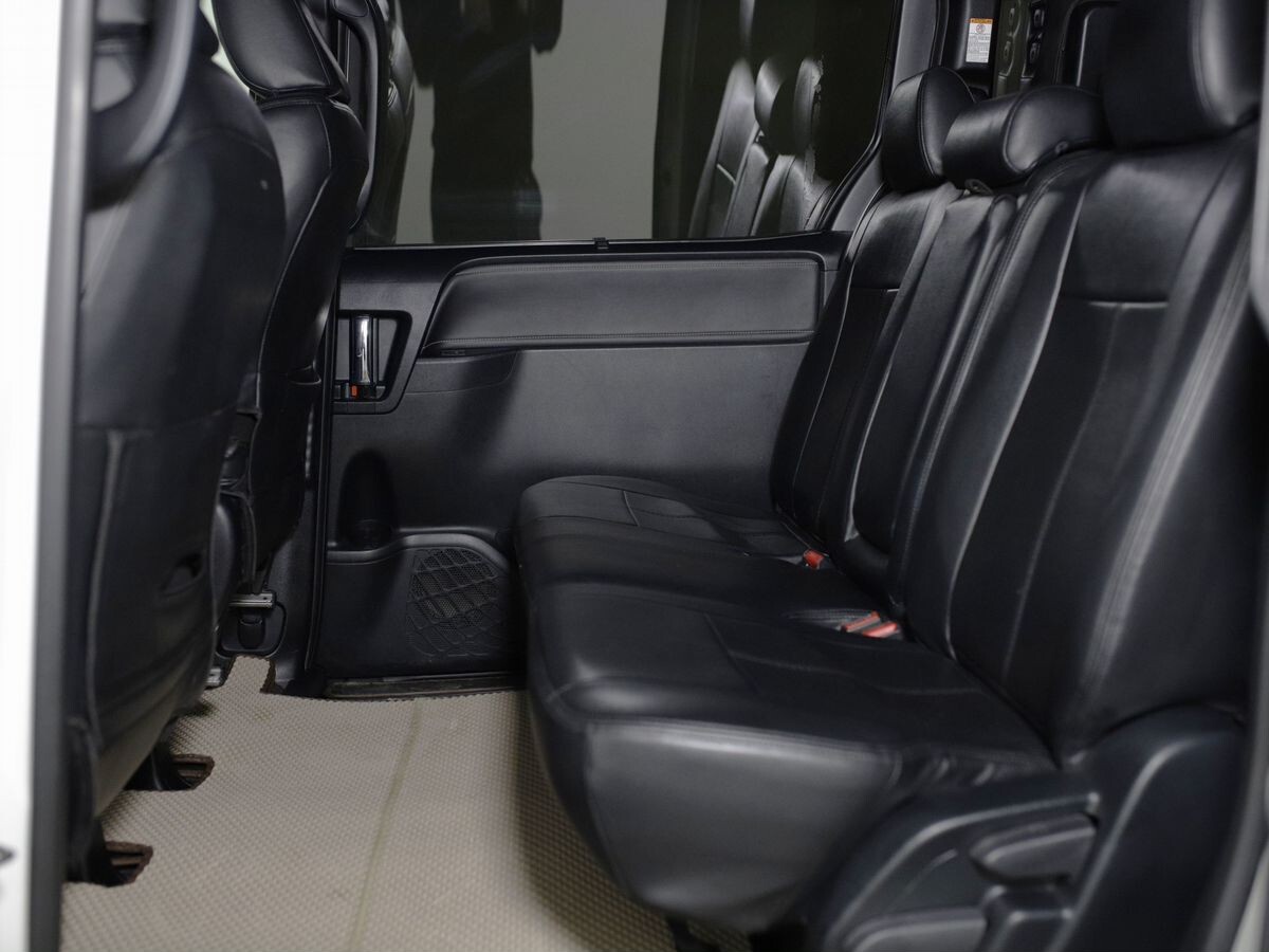 Toyota Esquire 2020 - фото автомобиля