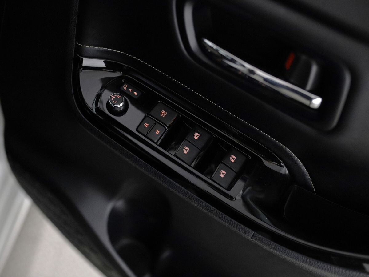 Toyota Esquire 2020 - фото автомобиля