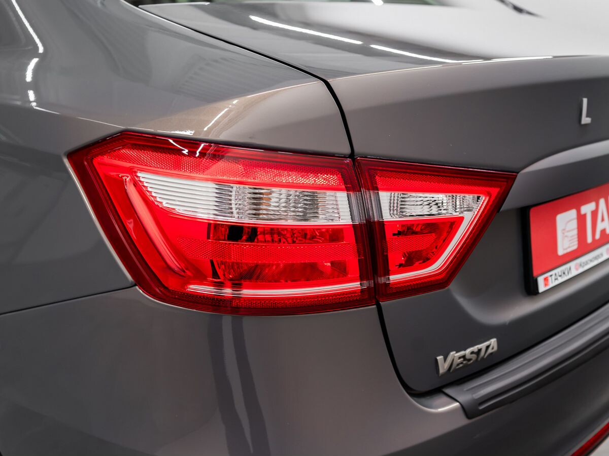 Lada (ВАЗ) Vesta 2021 - фото автомобиля