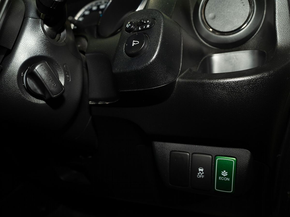 Honda Fit Shuttle 2013 - фото автомобиля