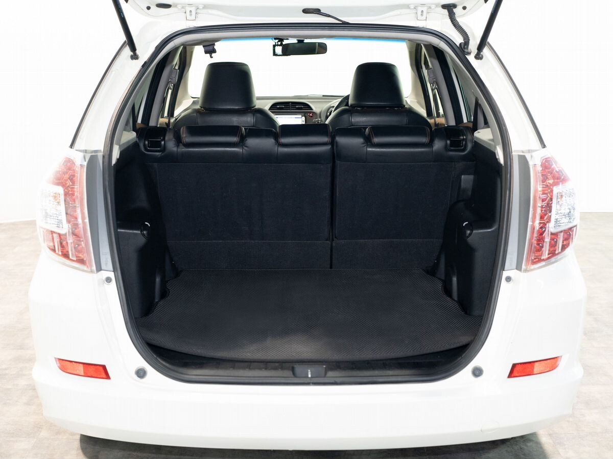 Honda Fit Shuttle 2013 - фото автомобиля