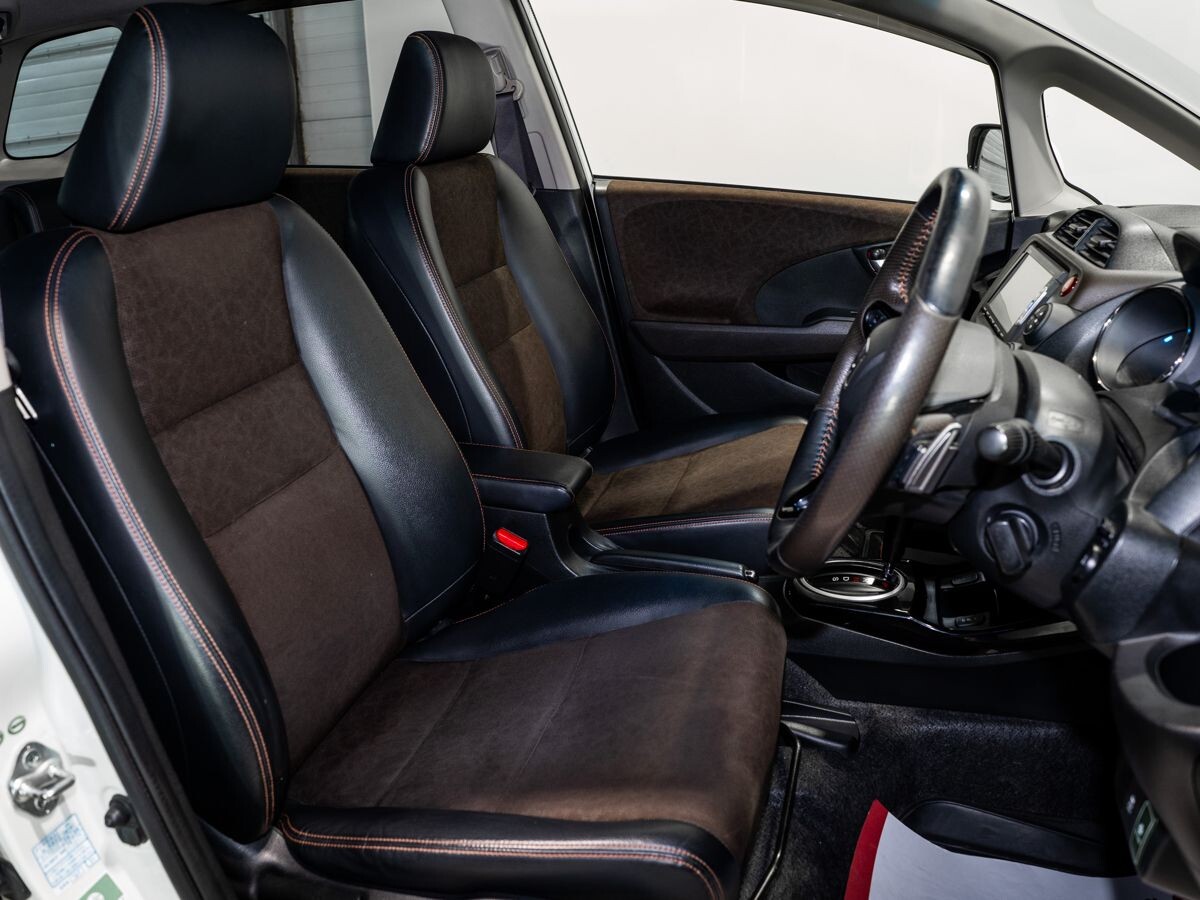 Honda Fit Shuttle 2013 - фото автомобиля