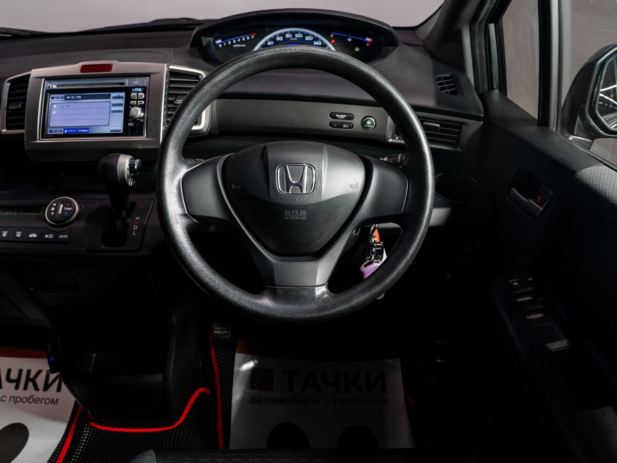 Honda Freed 2012 - фото автомобиля