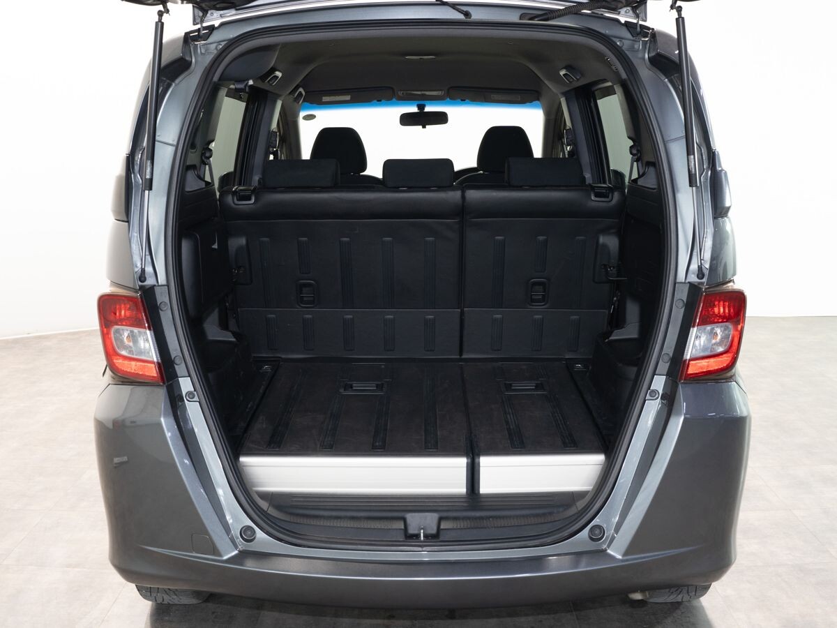 Honda Freed 2012 - фото автомобиля