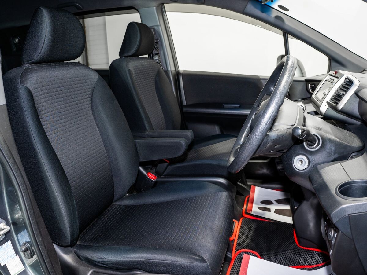 Honda Freed 2012 - фото автомобиля