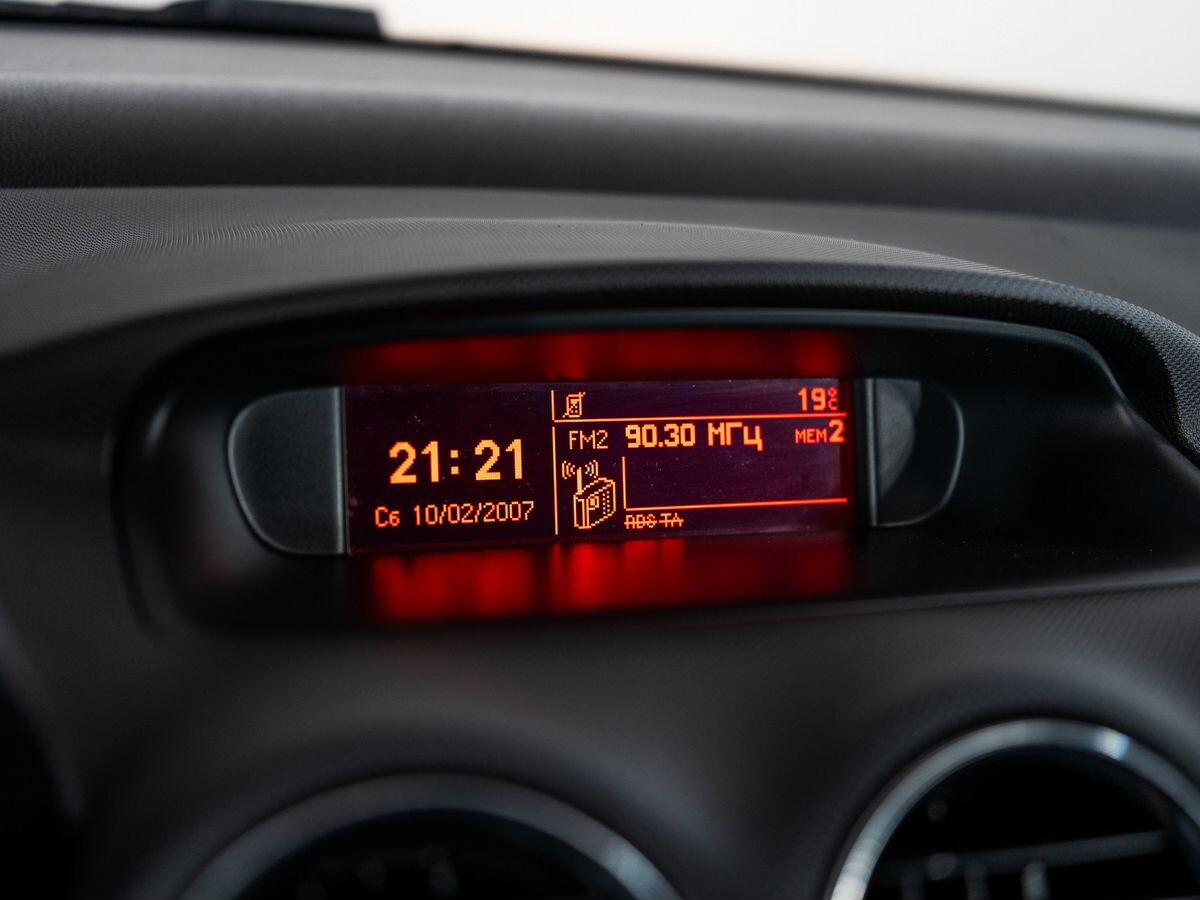 Peugeot 408 2013 - фото автомобиля