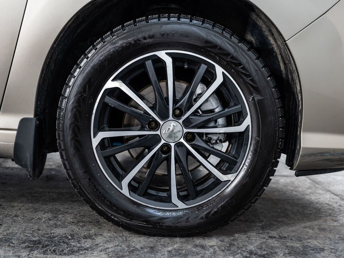 Peugeot 408 2013 - фото автомобиля