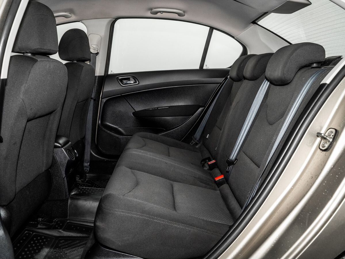 Peugeot 408 2013 - фото автомобиля