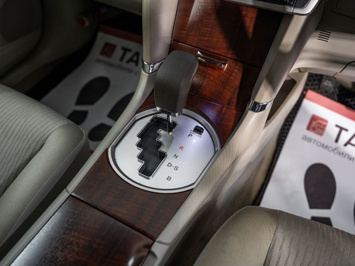 Toyota Premio 2011 - фото автомобиля