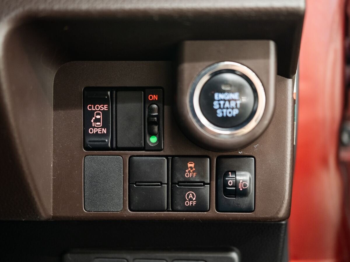 Toyota Tank 2020 - фото автомобиля