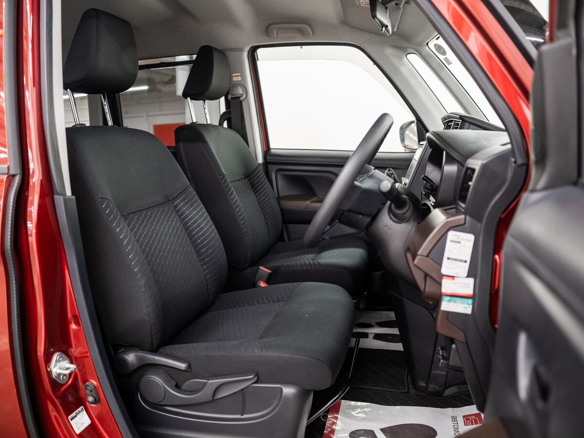 Toyota Tank 2020 - фото автомобиля