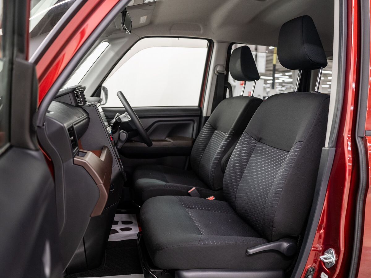 Toyota Tank 2020 - фото автомобиля