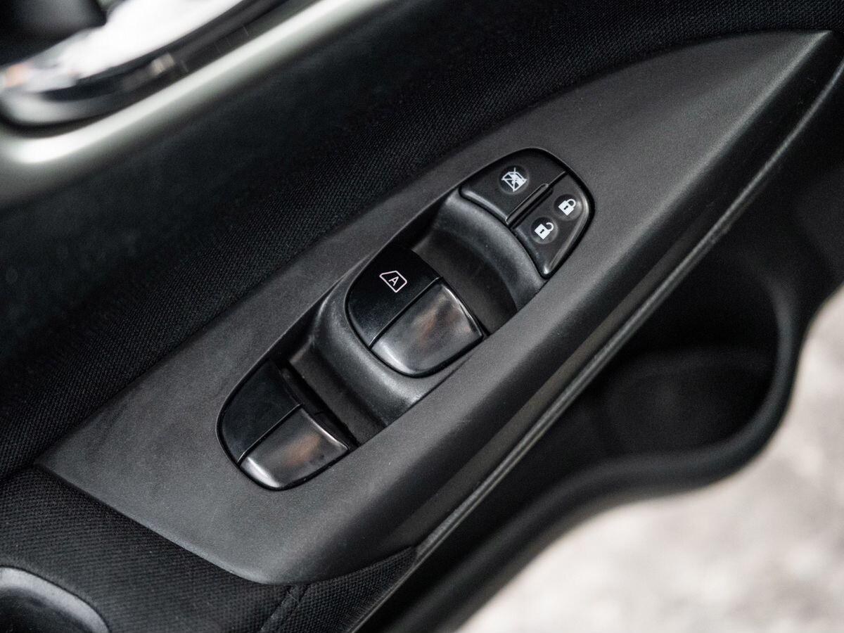 Nissan Tiida 2015 - фото автомобиля