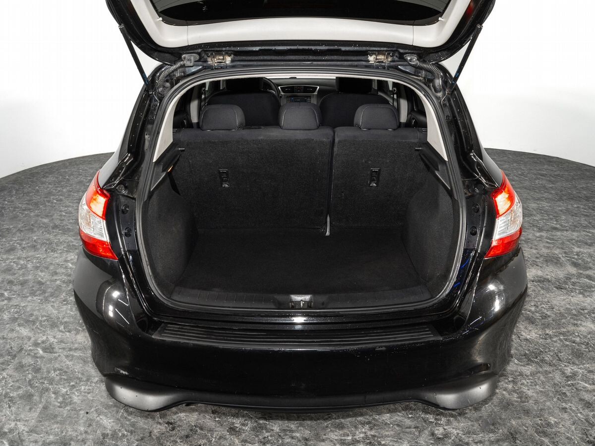 Nissan Tiida 2015 - фото автомобиля