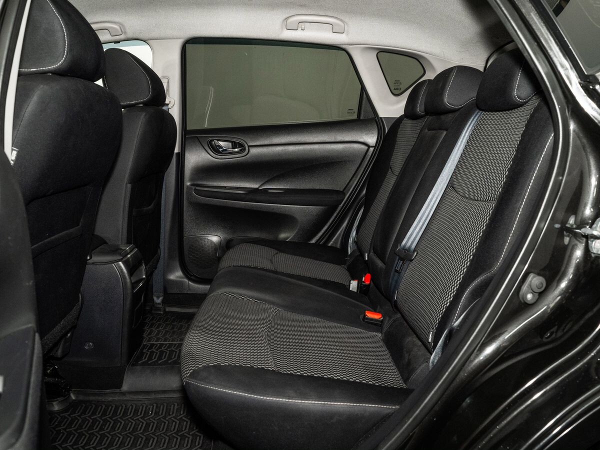 Nissan Tiida 2015 - фото автомобиля