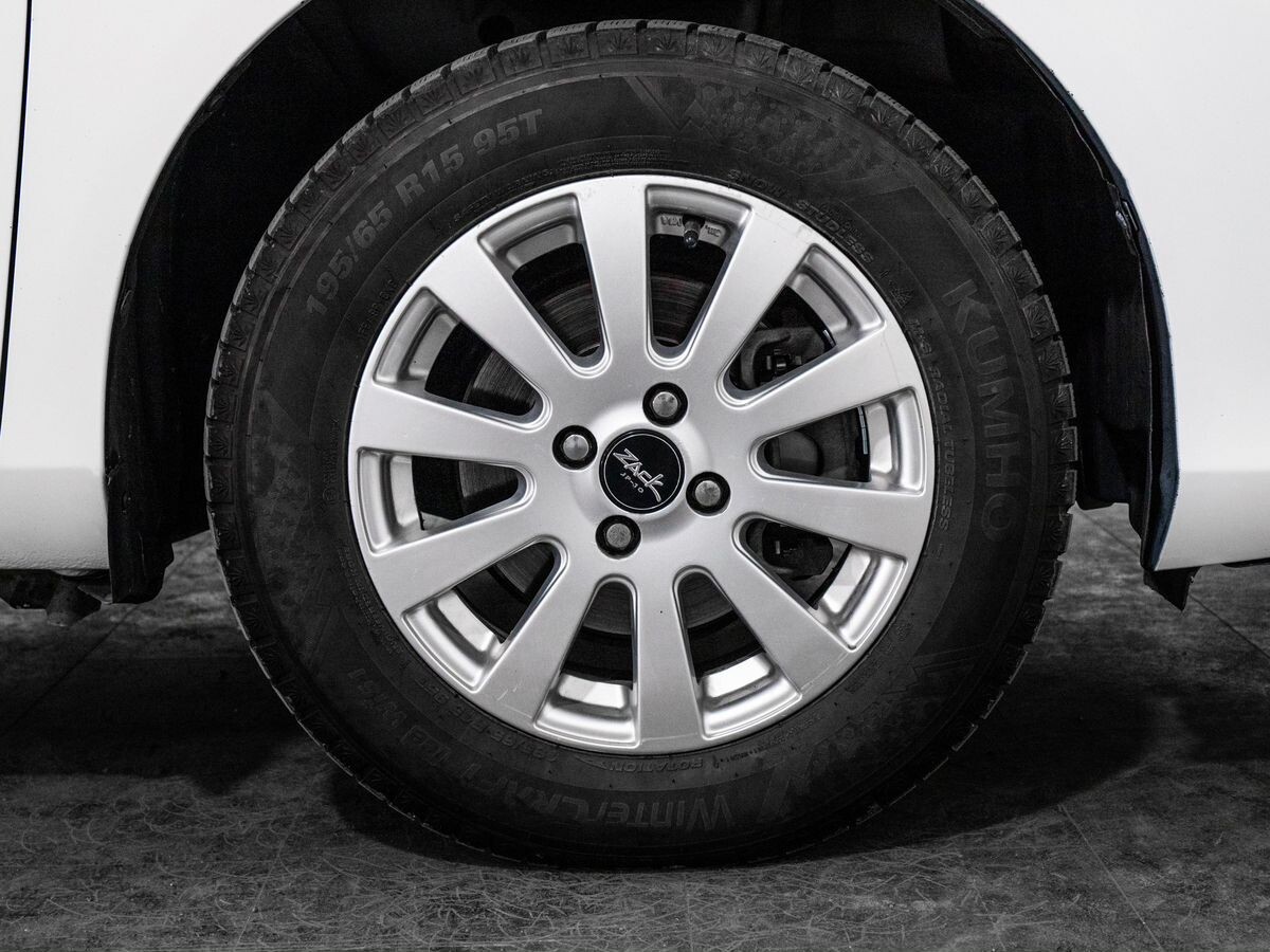 Toyota Corolla 2010 - фото автомобиля