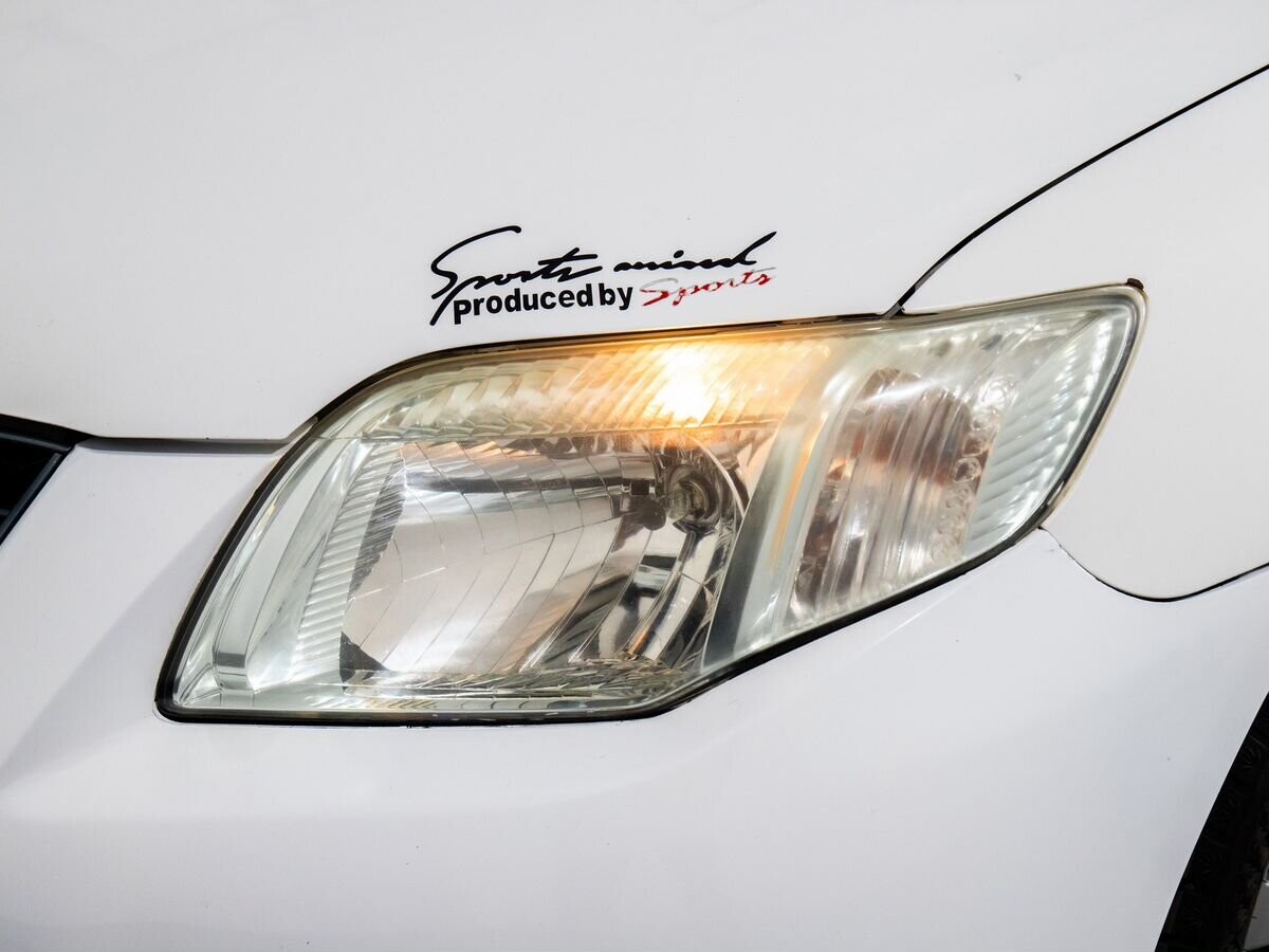 Toyota Corolla 2010 - фото автомобиля