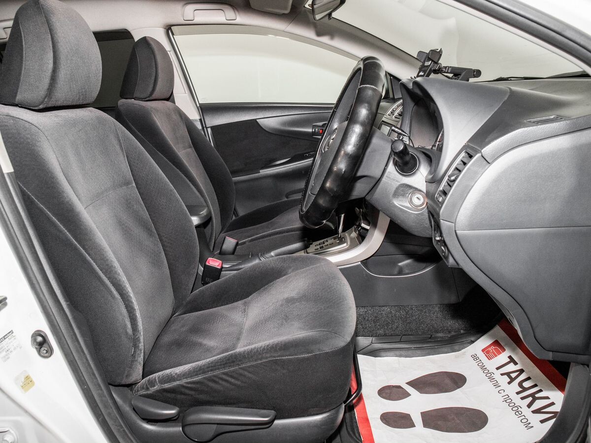 Toyota Corolla 2010 - фото автомобиля