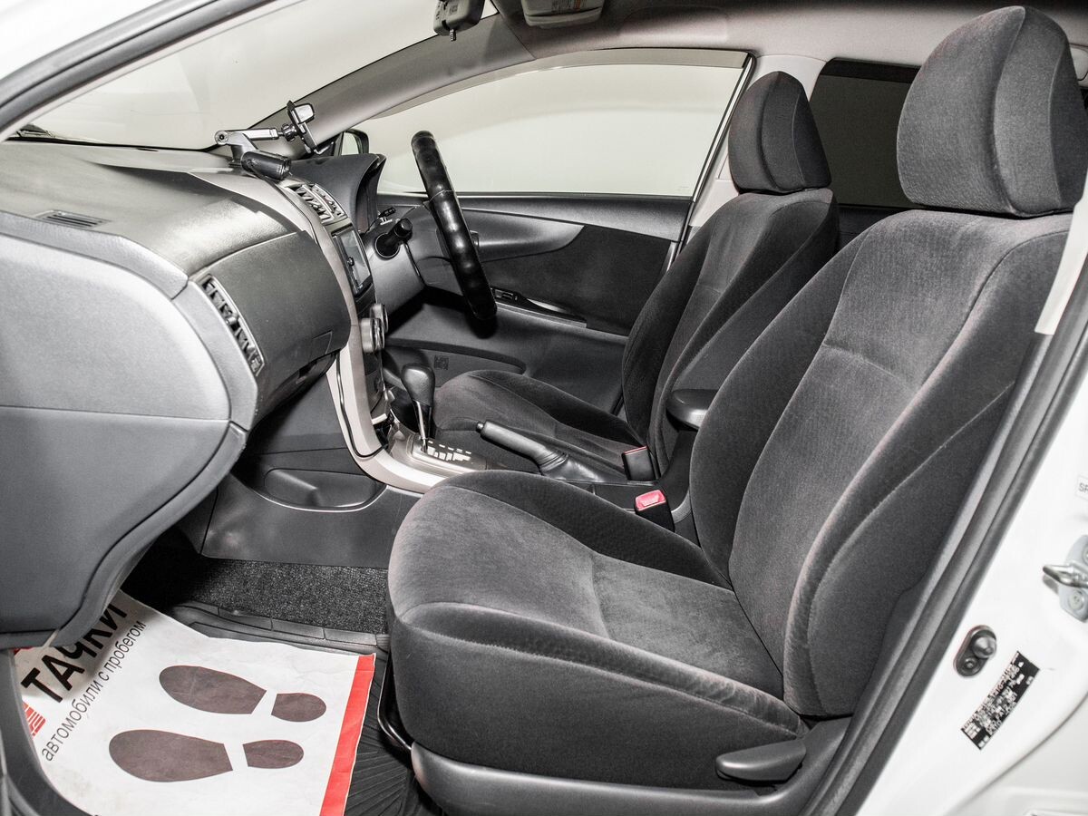 Toyota Corolla 2010 - фото автомобиля