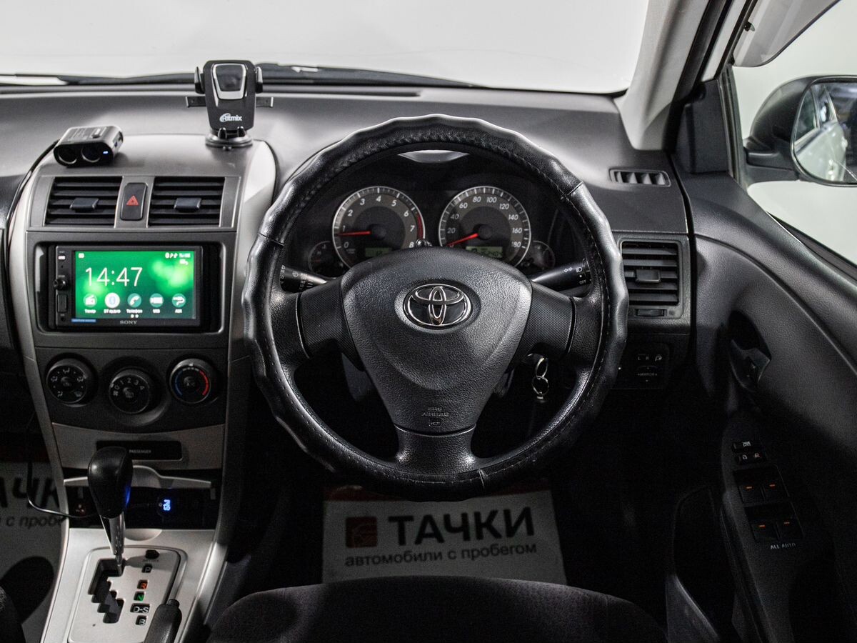 Toyota Corolla 2010 - фото автомобиля