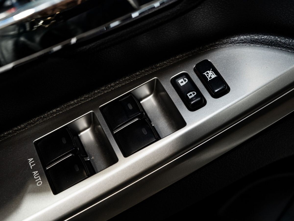 Toyota Land Cruiser 2013 - фото автомобиля