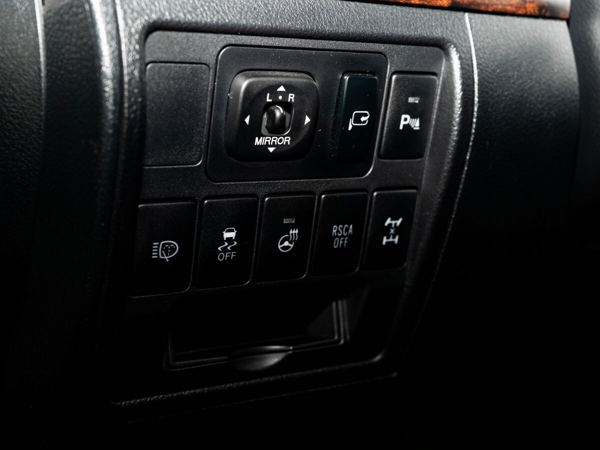 Toyota Land Cruiser 2013 - фото автомобиля