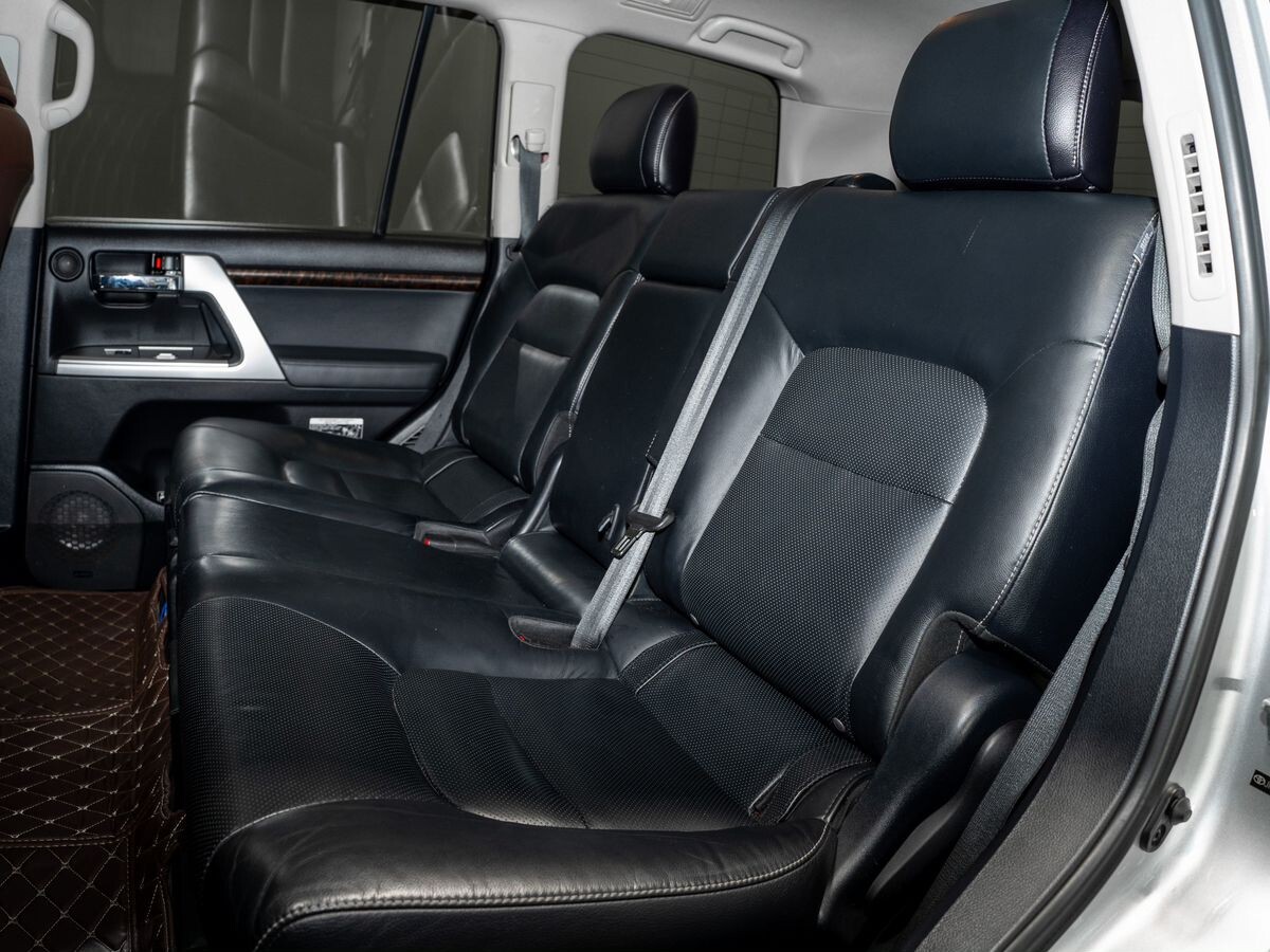 Toyota Land Cruiser 2013 - фото автомобиля