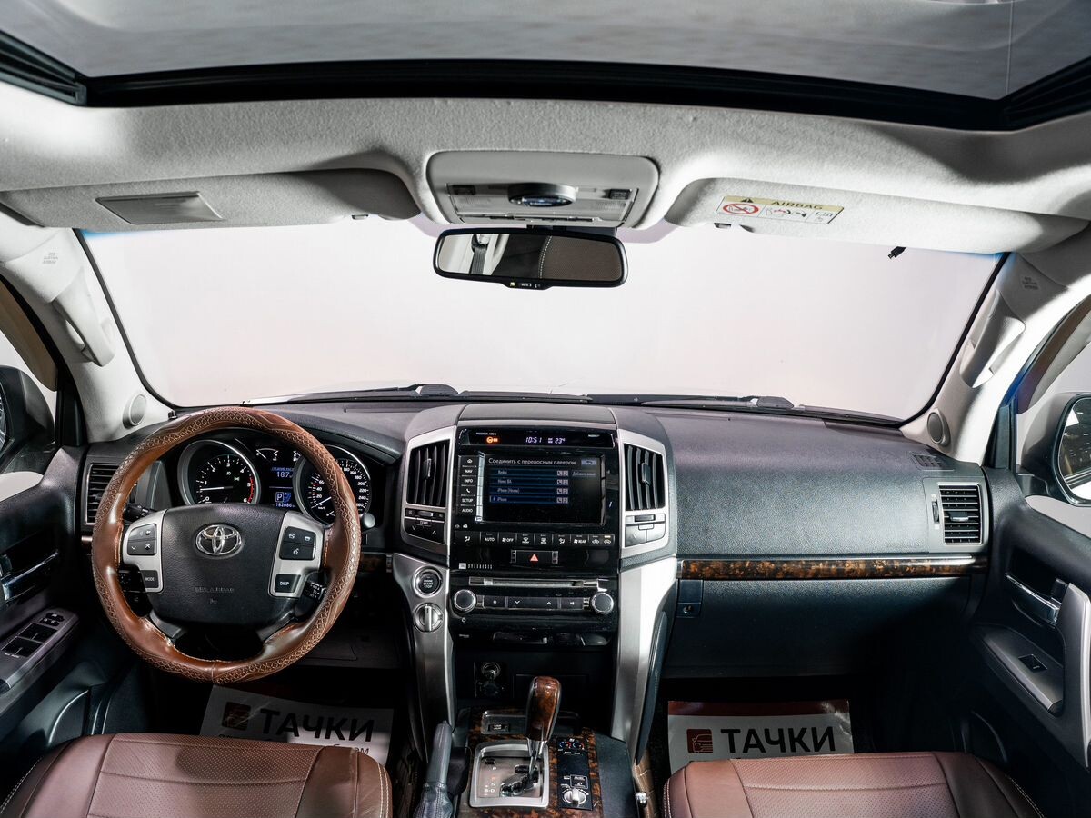 Toyota Land Cruiser 2013 - фото автомобиля