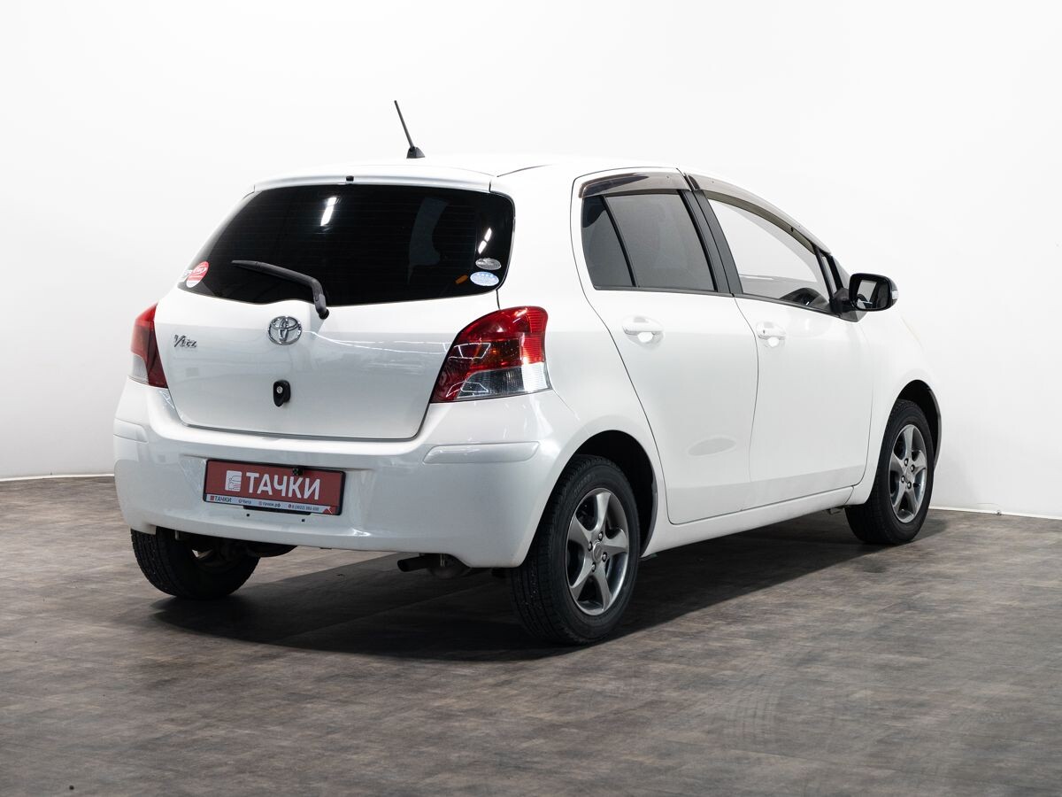Toyota Vitz 2009 - фото автомобиля