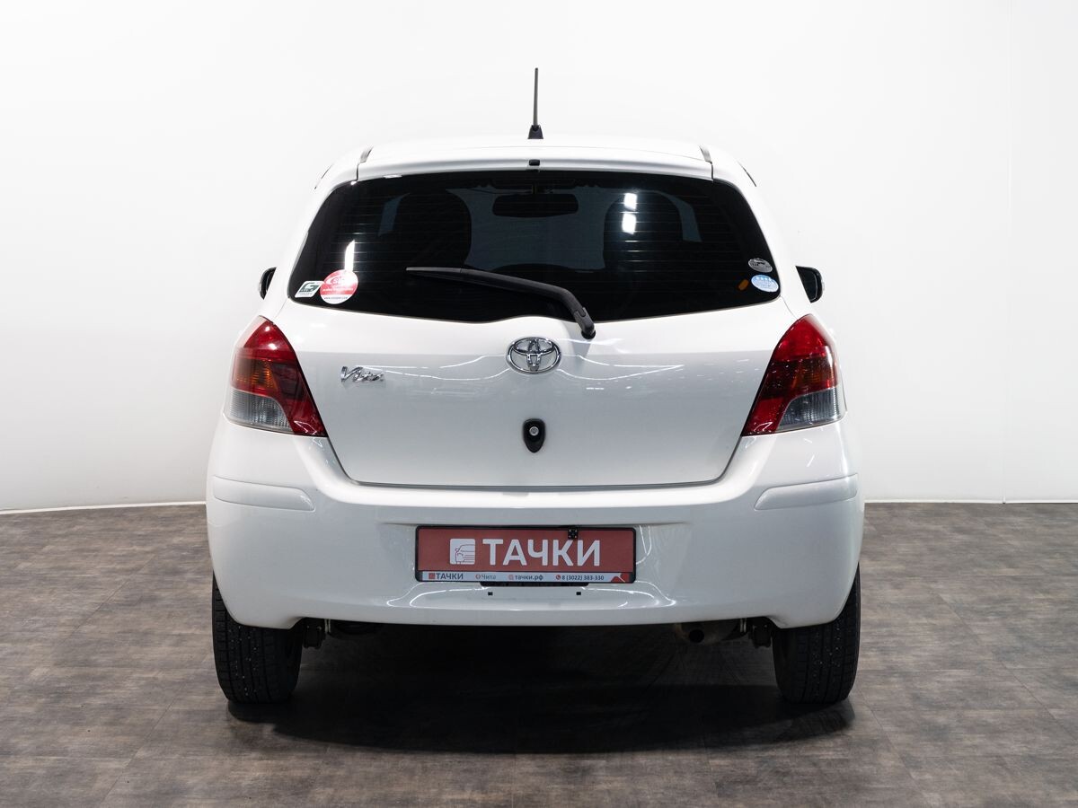 Toyota Vitz 2009 - фото автомобиля