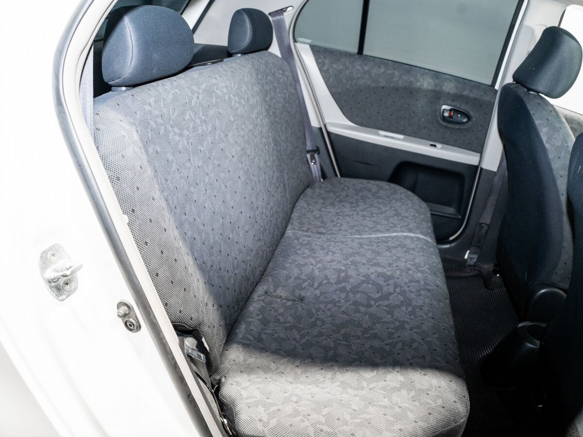 Toyota Vitz 2009 - фото автомобиля