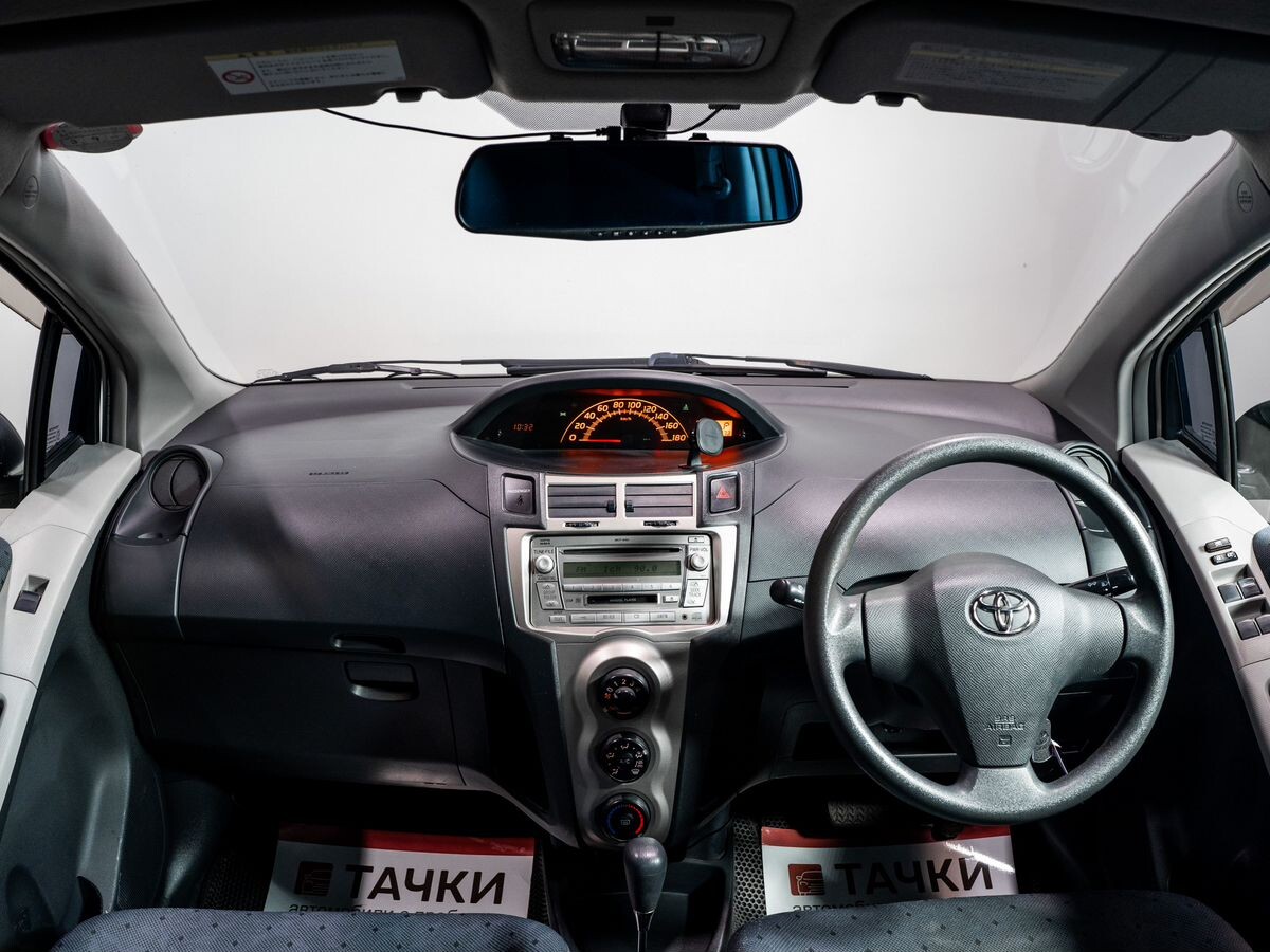 Toyota Vitz 2009 - фото автомобиля