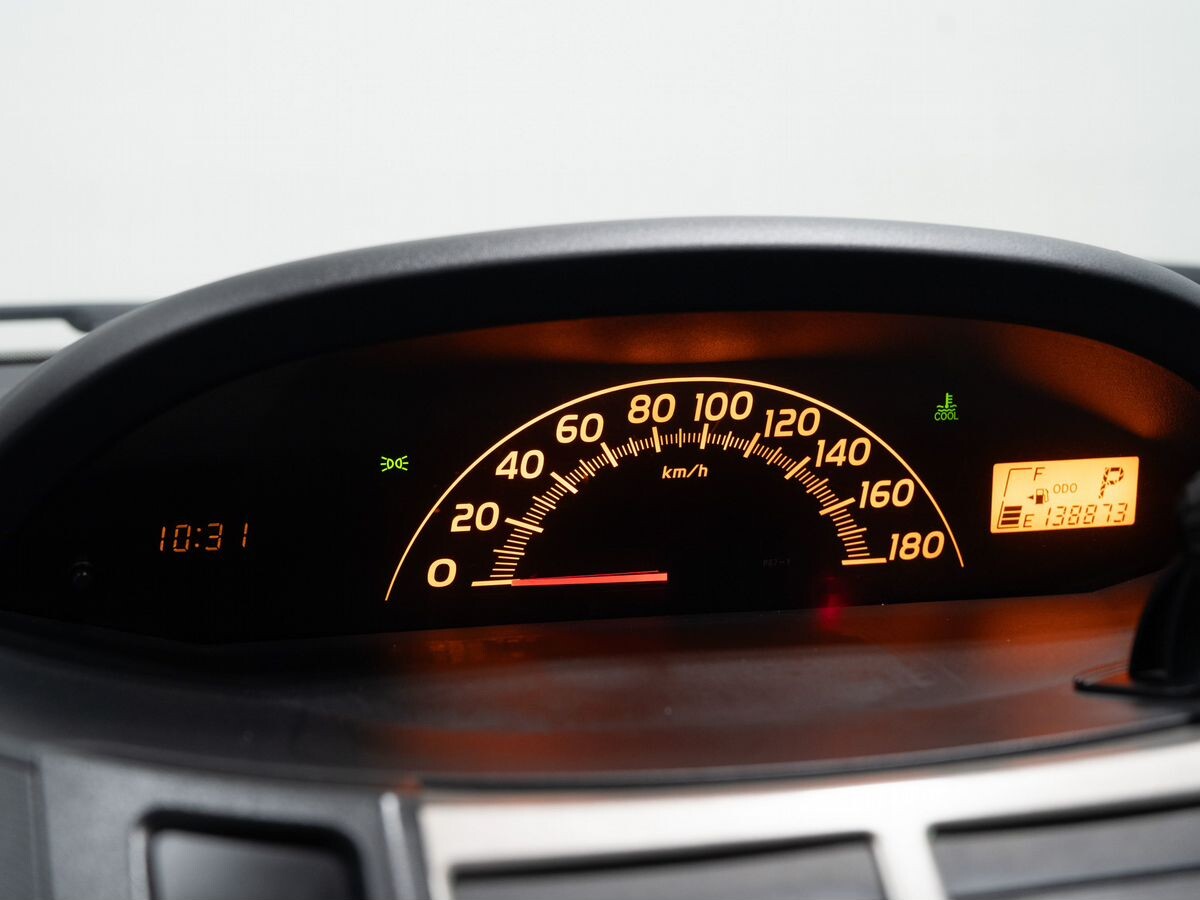 Toyota Vitz 2009 - фото автомобиля