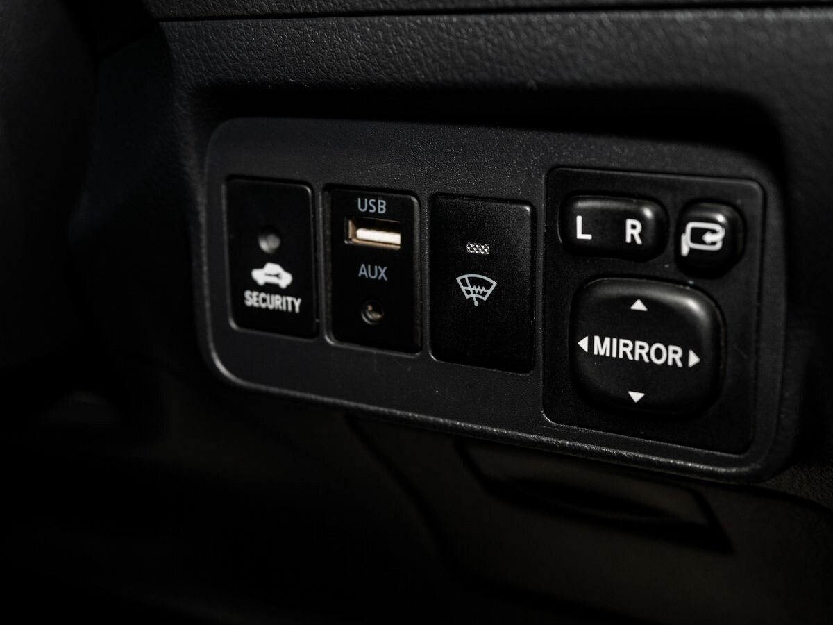 Toyota Corolla 2012 - фото автомобиля