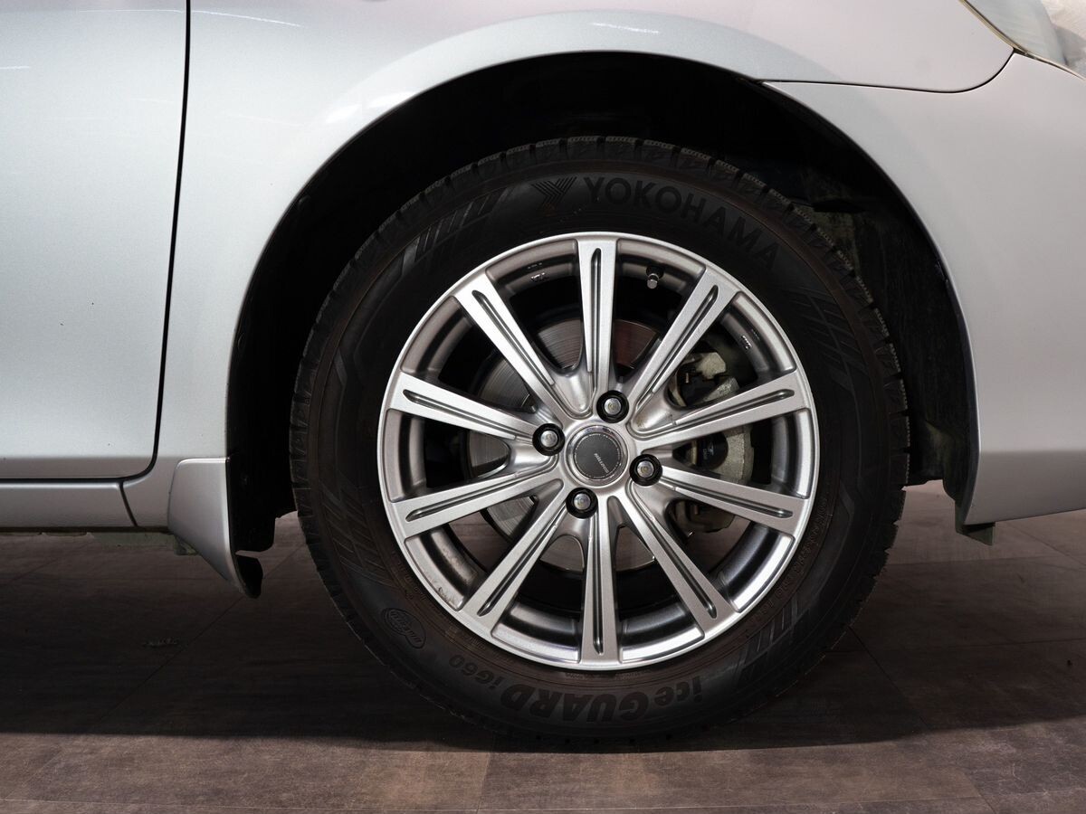 Toyota Corolla 2012 - фото автомобиля