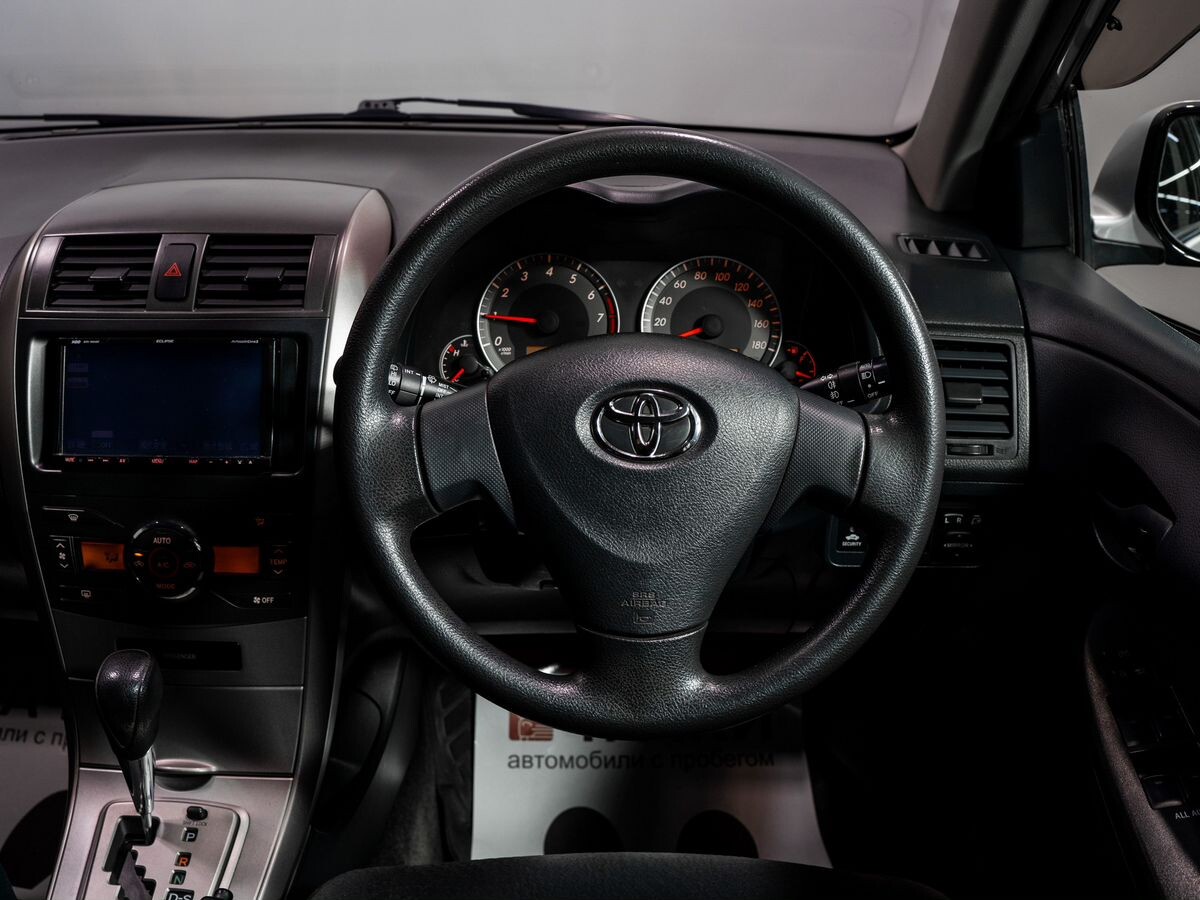 Toyota Corolla 2012 - фото автомобиля