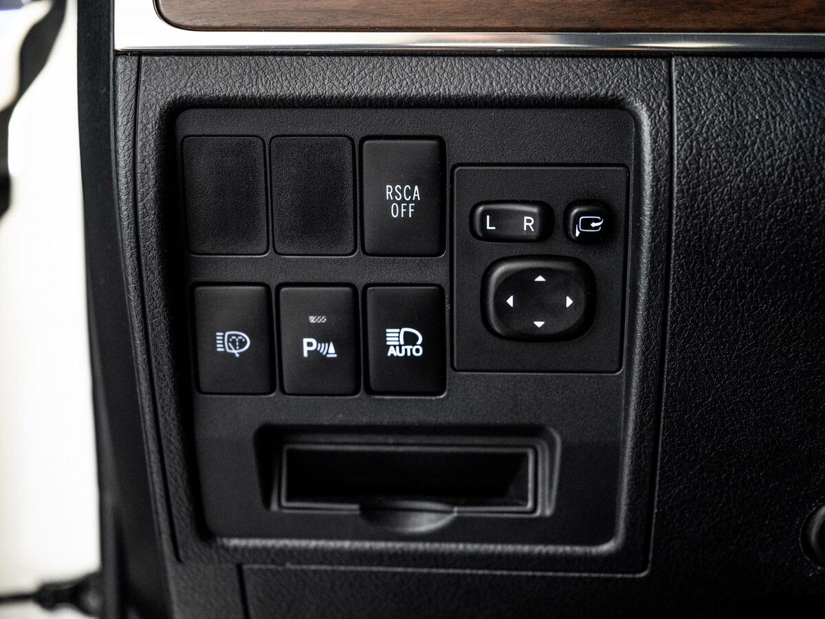 Toyota Land Cruiser 2016 - фото автомобиля