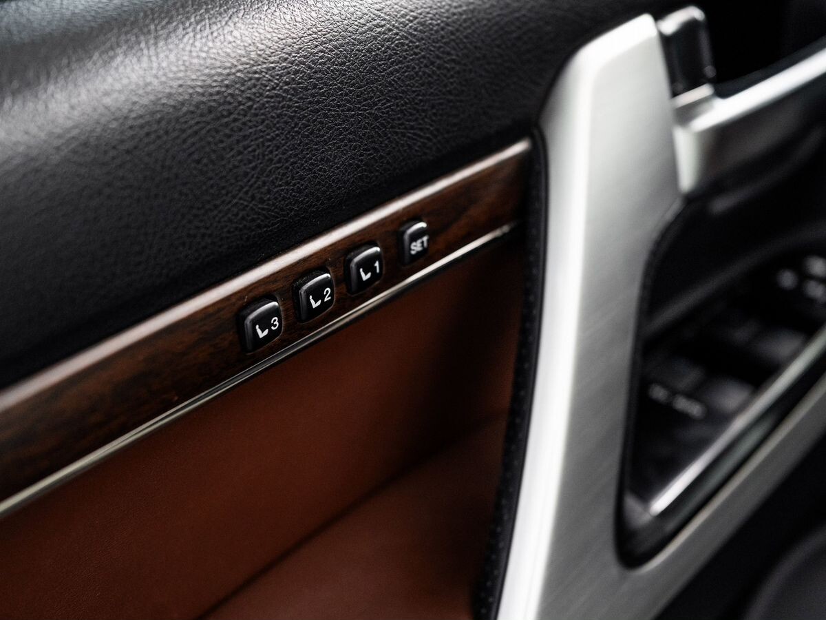 Toyota Land Cruiser 2016 - фото автомобиля