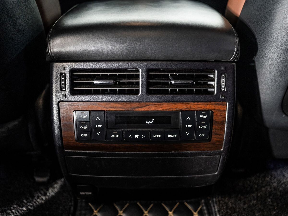 Toyota Land Cruiser 2016 - фото автомобиля